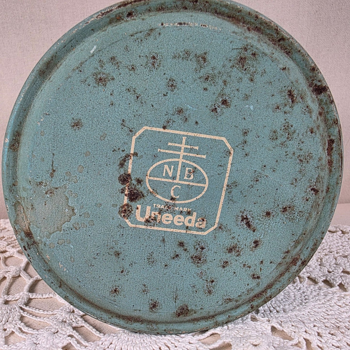 Vintage NBC Uneeda Biscuits Toasted Whole Wheat Wafers Tin National Biscuit Co Blue Advertising