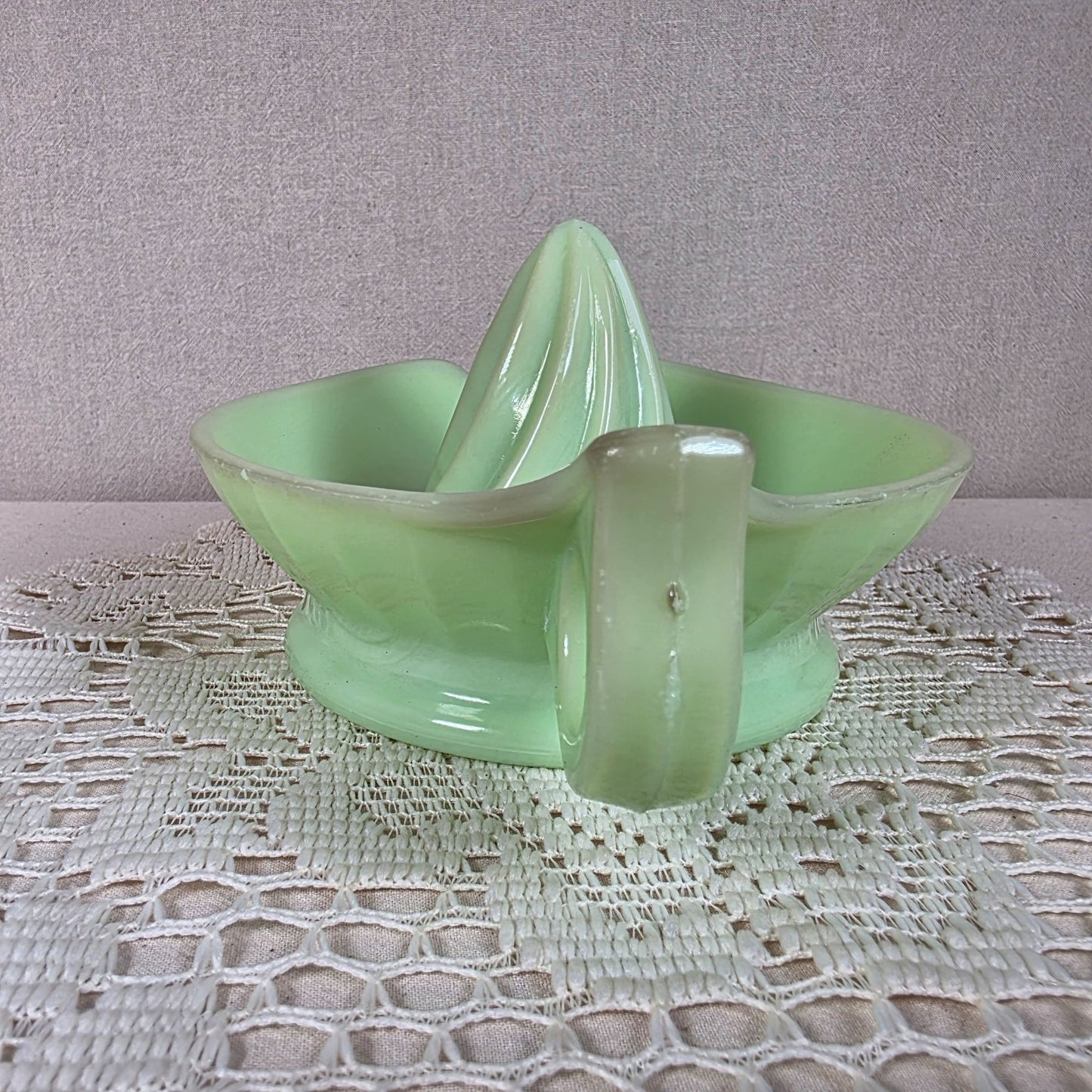 Vintage Jadite/Jadeite Glass Citrus Reamer Juicer with Handle Uranium Glow