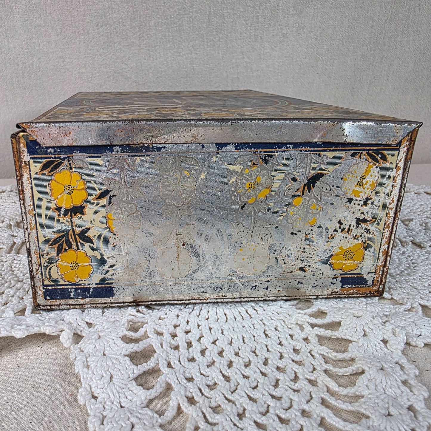 Antique Butter Thin Biscuit Tin National Biscuit Co Hinged lid Advertising Box