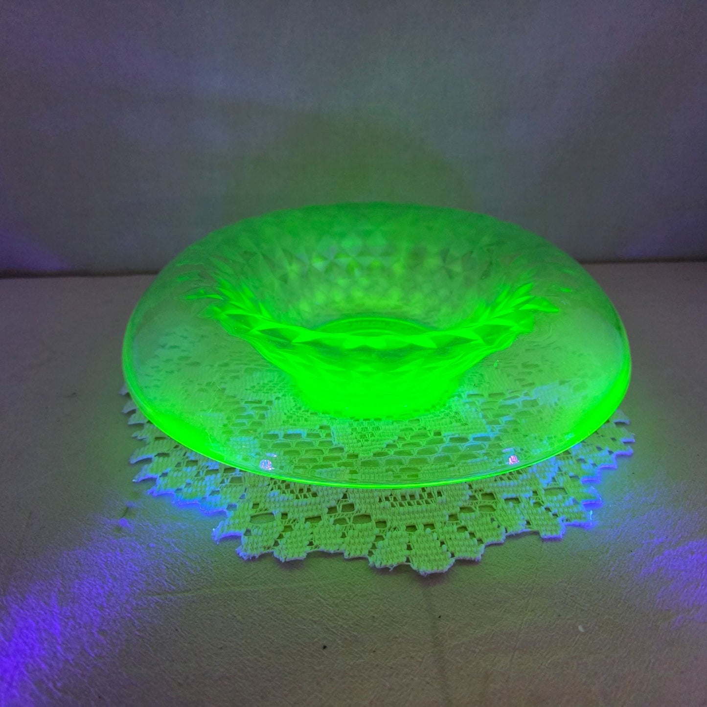 ✨ Vintage Uranium Glass Console Bowl – Glowing Green Centerpiece
