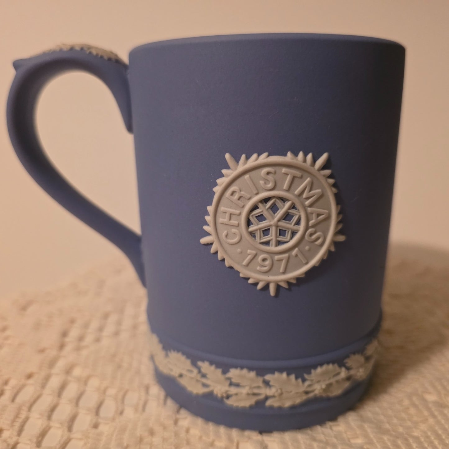 Wedgwood Jasperware Christmas Mug – 1971 Blue & White – Limited Holiday Edition