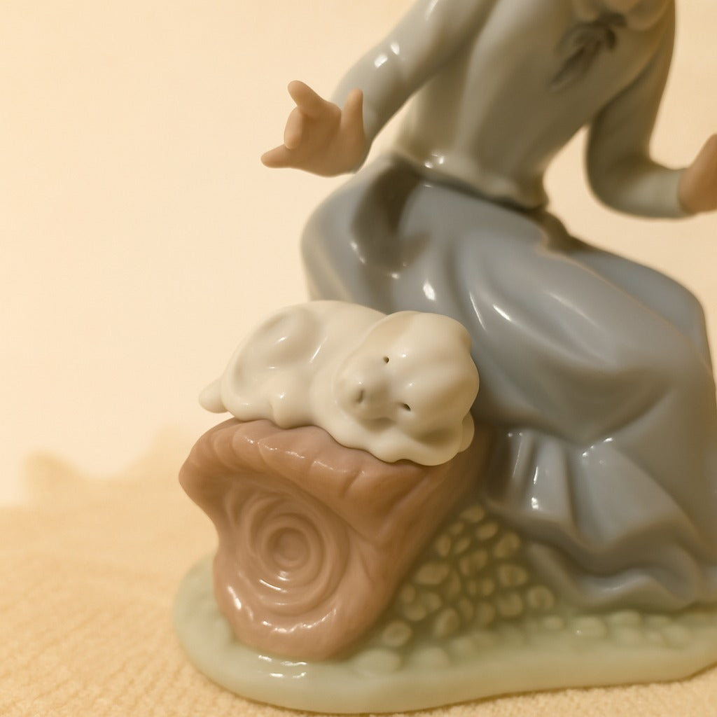 Nao by Lladro – “Let’s Rest” Item #1091 – Retired