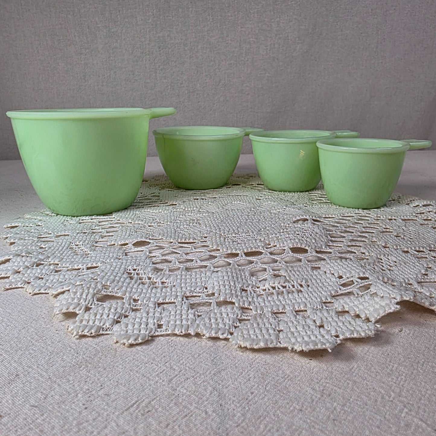 Vintage Jadeite Jadite Uranium Glass Measuring Cup Set UV Glow As is Crack