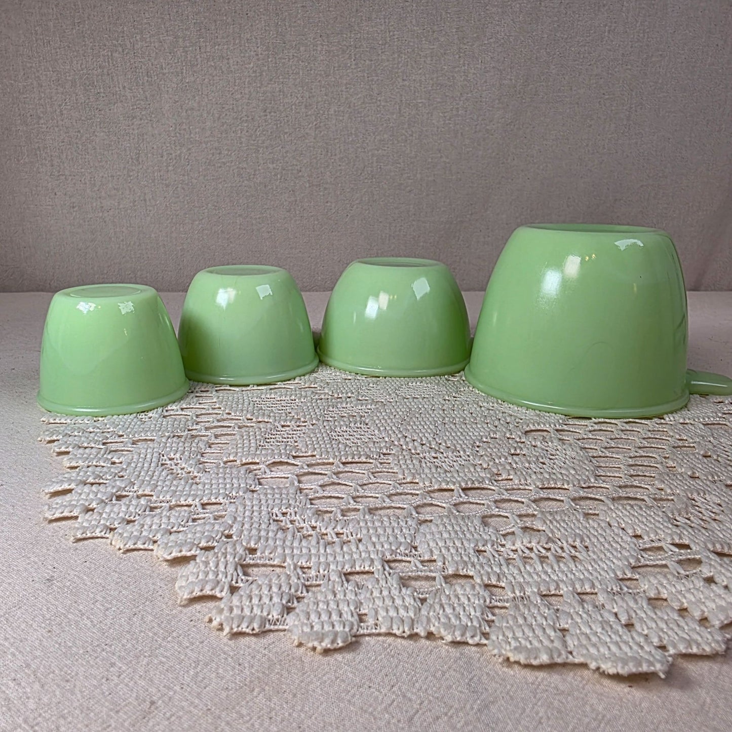 Vintage Jadeite Jadite Uranium Glass Measuring Cup Set UV Glow As is Crack