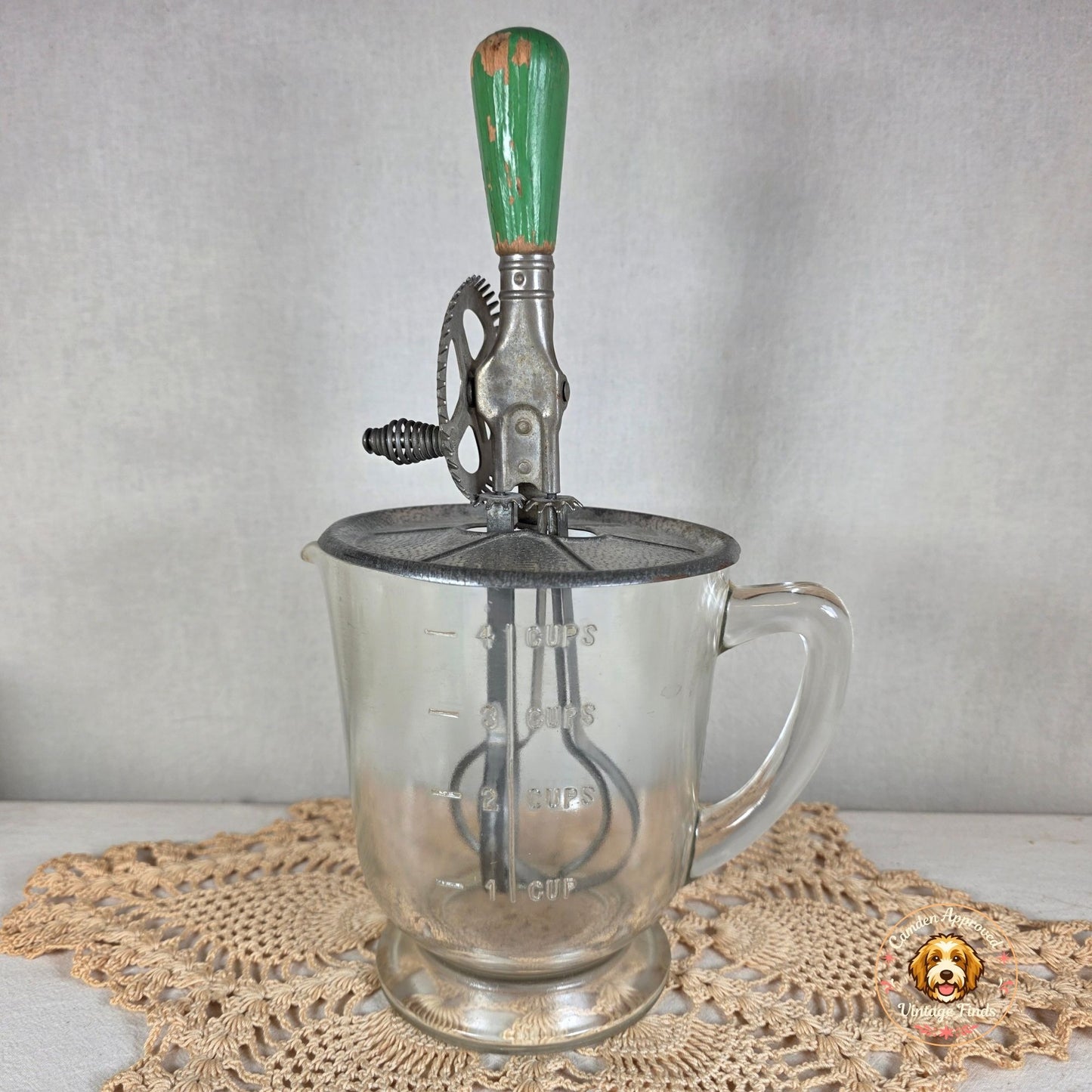 Vintage A&J Hand Crank Egg Beater 4 Cup Glass Measuring Jar Green Wood Handle