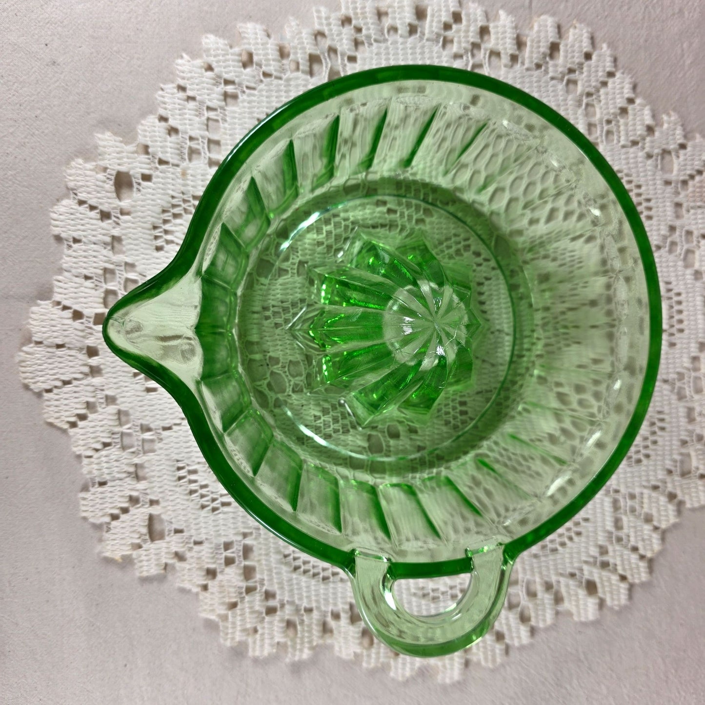 Vintage Uranium Glass Citrus Juicer Reamer Depression Glass Glows Under UV
