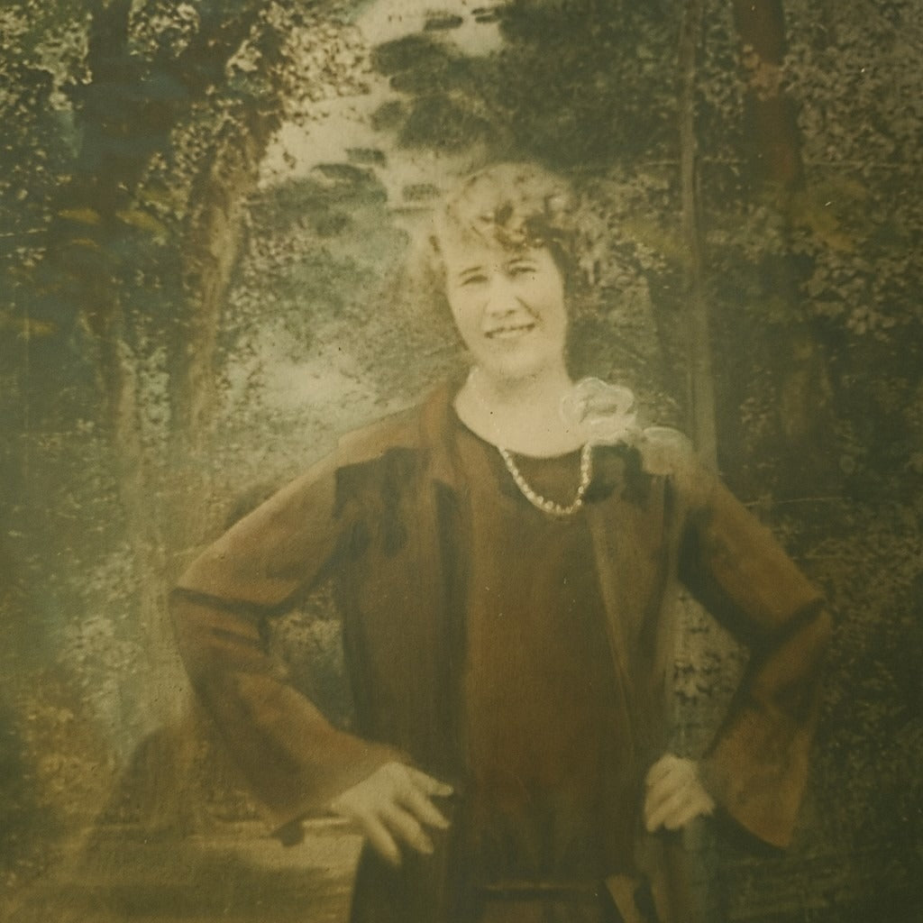 Antique Hand-Tinted Portrait Photograph – Early 1900s Woman, Original Frame – Vi